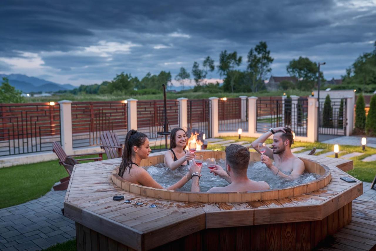 Roots Villa Redwood Braşov Exterior foto