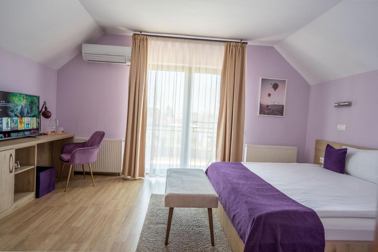 Roots Villa Redwood Braşov Exterior foto